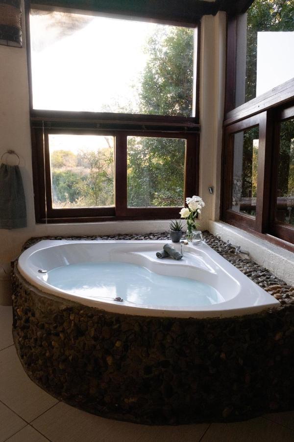 Leopard'S Lair Bush Lodge 호에드스프뤼트 외부 사진