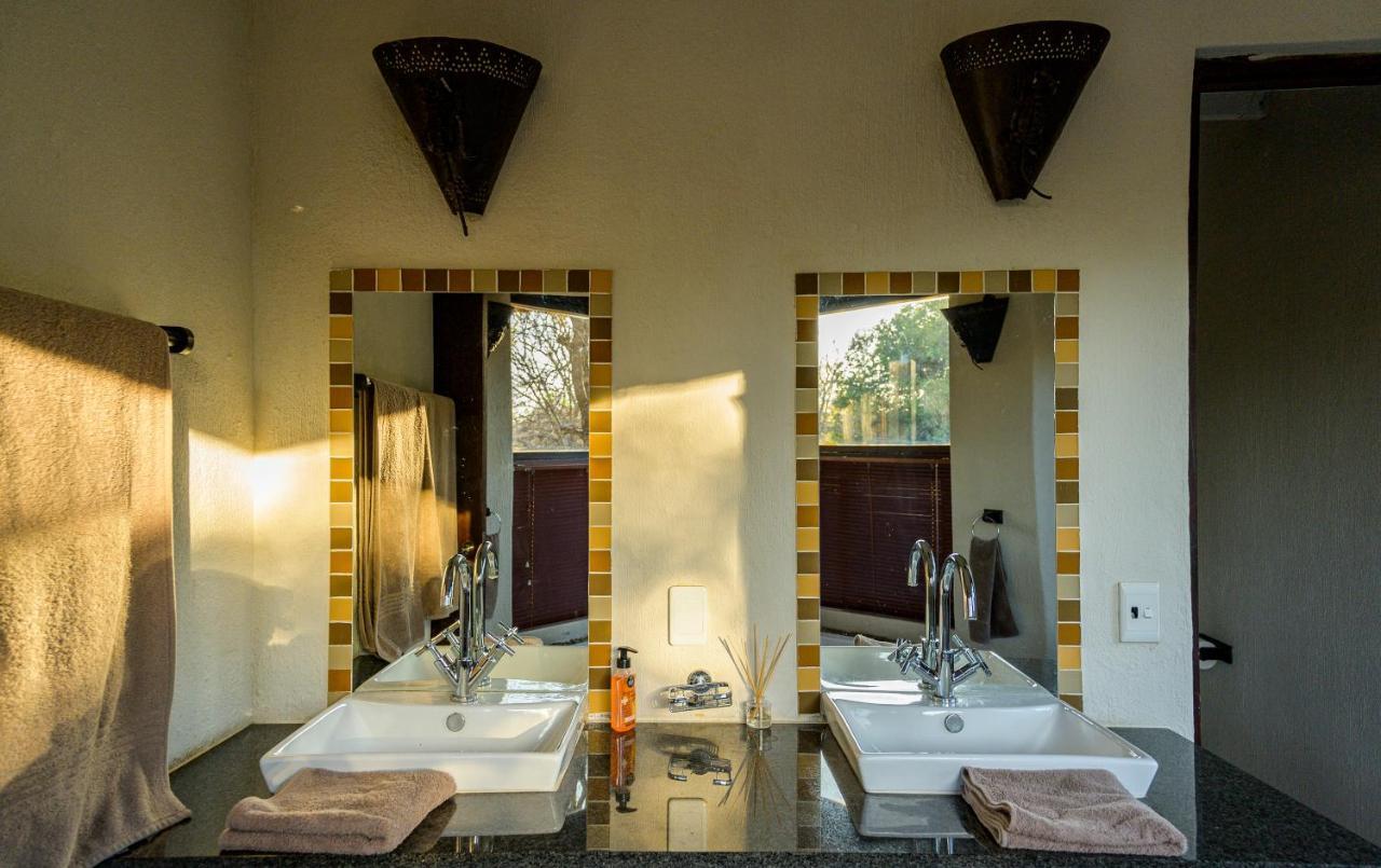 Leopard'S Lair Bush Lodge 호에드스프뤼트 외부 사진